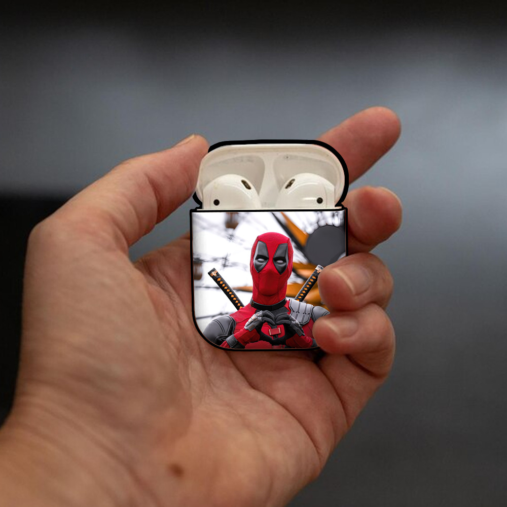 Deadpool デッドプール AirPods 第2世代保護ケース ハードシェル ブラック 耐衝撃・防指紋・カラビナ付き