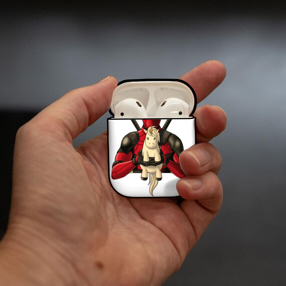Deadpool デッドプール AirPods 第2世代保護ケース ハードシェル ブラック 耐衝撃・防指紋・カラビナ付き